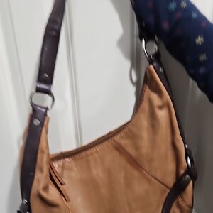 Elegant Tan Leather Shoulder Bag